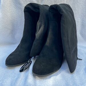 Sleek Black Knee High Boots with Wide Calf and Minimalist Design
